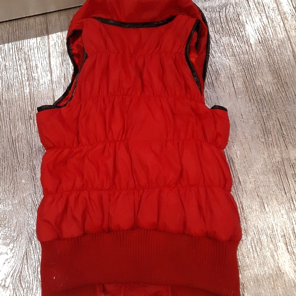 Red BB Dakota Puffer Vest with Faux Fur lining - Picture 4 of 7